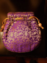 Load image into Gallery viewer, World Treasures Purses 162